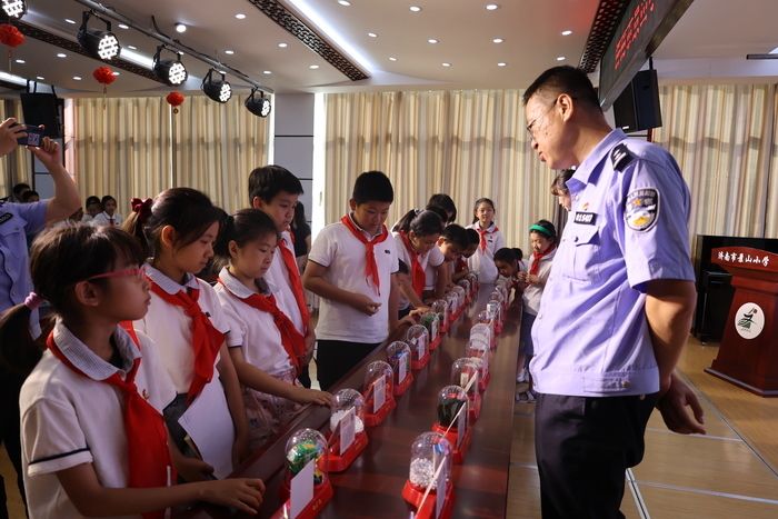 共同抵制毒品共筑防毒长城，景山小学开展禁毒系列教育活动　　
