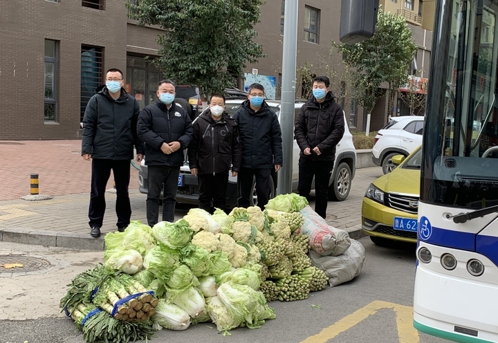 寒冬里的爱心“蔬”送