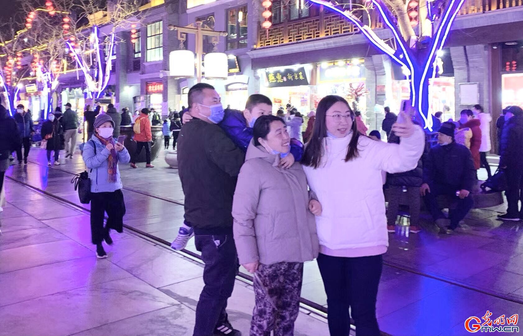 实拍大栅栏商业街 感受京城特色年味儿