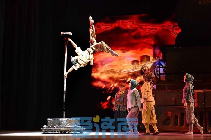 追忆红色经典，济南市杂技团《红色记忆》再现峥嵘岁月