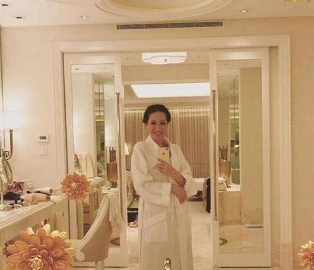 甄子丹|甄子丹上亿豪宅让关之琳连赞“好漂亮”，内设健身房音乐厅