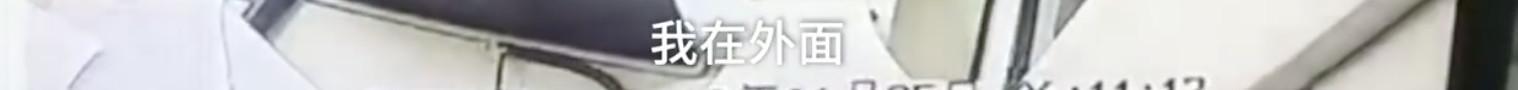 成年人的世界没有容易二字！大叔深夜坐马路中崩溃哭诉，连说”生活太难太累”