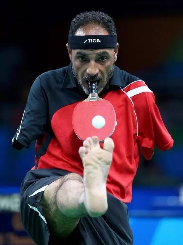 “我没有双臂，却狠狠抽向命运耳光！”