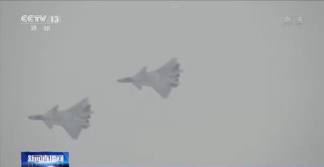 空军歼-20展翅珠海 首次进行地面展示