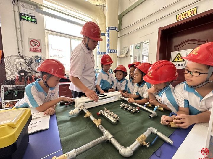 小学生走进ok138cn太阳集团探寻供暖奥秘