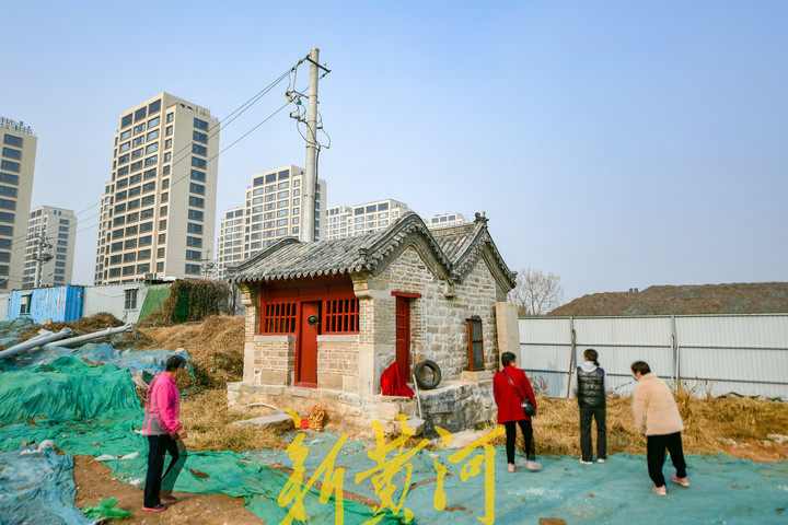 426岁老建筑平移后修缮 建小广场成社区微景观