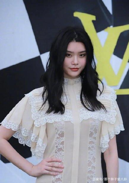 吴亦凡背两米高玩偶走秀|吴亦凡背两米高玩偶走秀是怎么回事?终于真相了,原来是这样!