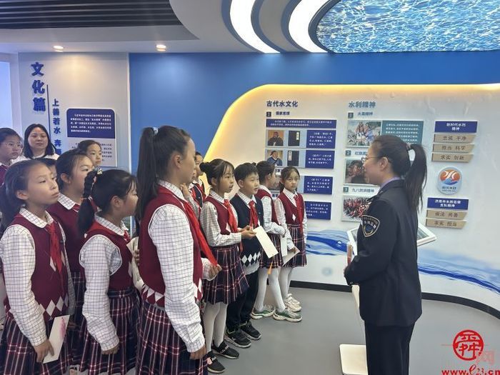 济南市燕柳小学四（3）中队到济南市水政监察支队参观学习