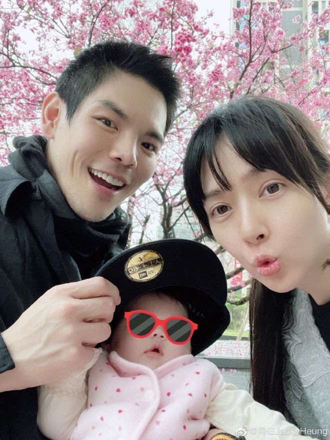 对女儿是严父？向佐直播回应：有些东西总得教育她