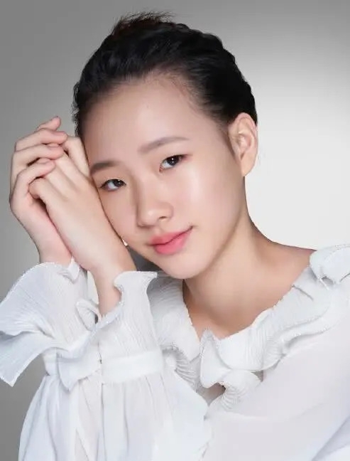 撞脸金高银?小S女儿首个代言 14岁许曦文真的是满满的高级感 ​