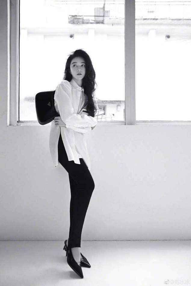 一颦一笑|范冰冰淡妆配白衬衫气质优雅 一颦一笑都很\"贵\"气质十足