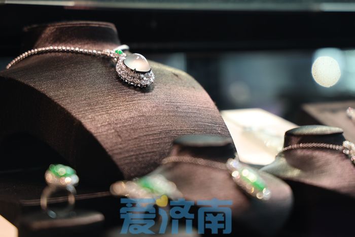 十万件珍宝齐聚济南 第三届济南国际珠宝玉石展开幕