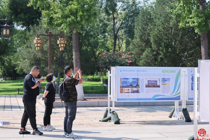 济南网络文明成果展“搬进”超然楼  吸引市民前来“打卡”