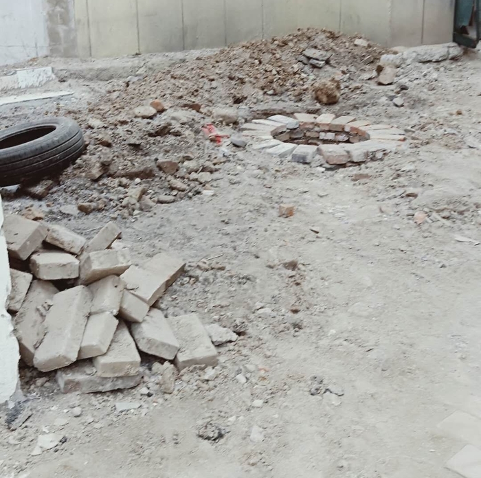 【啄木鸟在行动】复兴大街与建国小经三路交叉口部分渣土碎石裸露