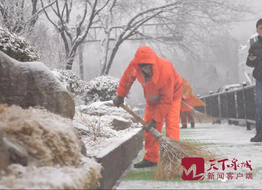 文明济南经得起大雪检阅 因为有人一直在行动
