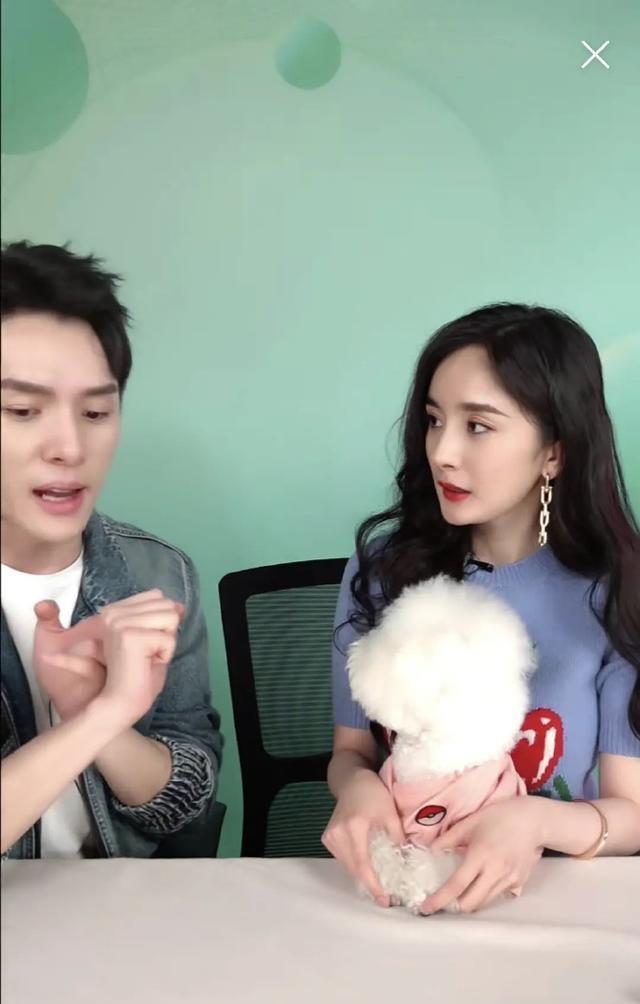 李佳琦道歉! 杨幂李佳琦直播 李佳琦紧张开黄腔怎么回事说了什么?