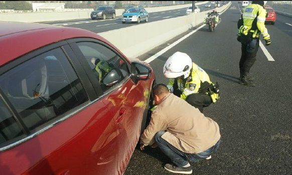 令人心痛!杭州辅警执勤被撞牺牲!同事们最后一个敬礼把人看哭了……