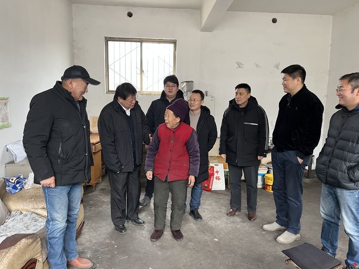 济南市交通局到南山区柳埠涝峪村走访困难党员群众