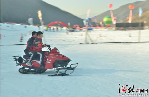 燃爆了！首届冰雪运动会滑雪比赛暨冰雪体验活动举办
