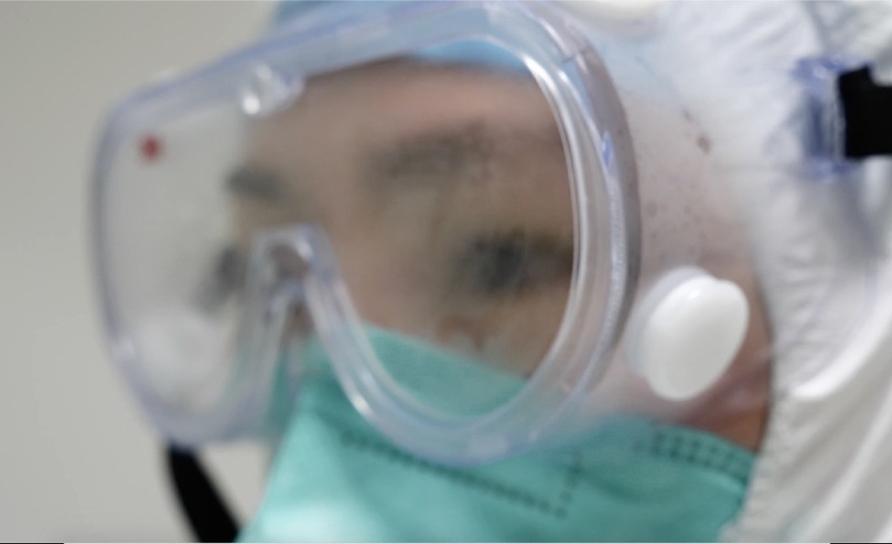 特写｜“应收尽收”总攻下的发热门诊：深夜，终于难得安静