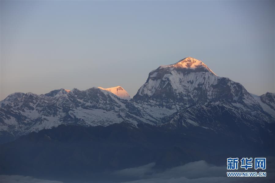 尼泊尔徒步胜地普恩山上的早晨