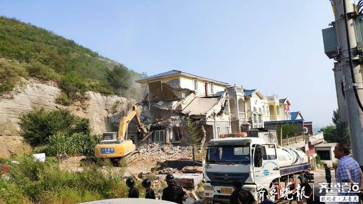 拆违不停歇！济南一森林公园入口处4栋违建别墅被拆除