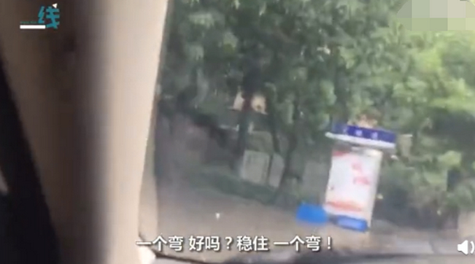 “就当你是船稳住别熄火”，小哥用标准“天津话”给车加油 感受下这画风……