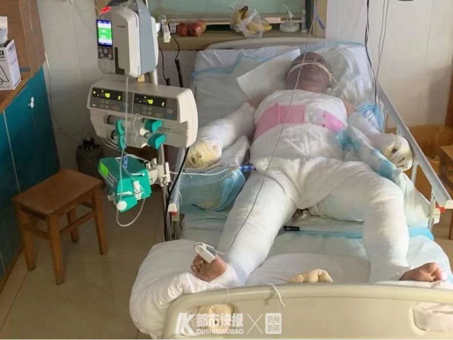 这身烧化的警服，看一次泪奔一次……这就是中国警察！