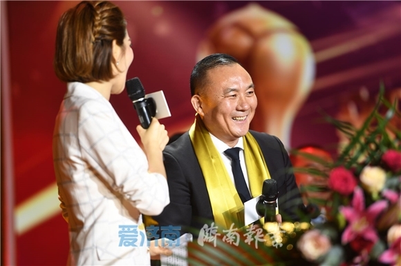 市委书记来颁奖，企业家突然有个“额外提议”!