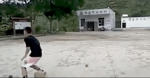 起飞吧少年！库里寻找独臂篮球少年：Help me find him！