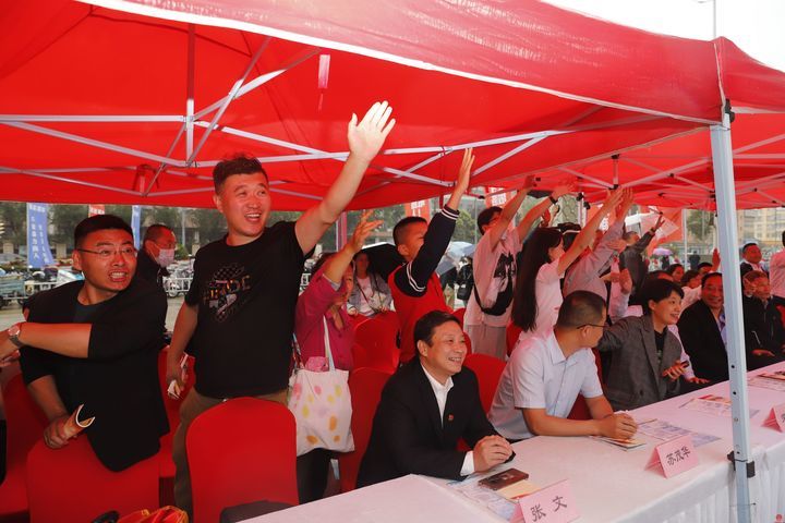 “爱我国防长城—2023”国防教育知识竞赛颁奖仪式暨国防动员宣传教育活动在市中区万达广场举行