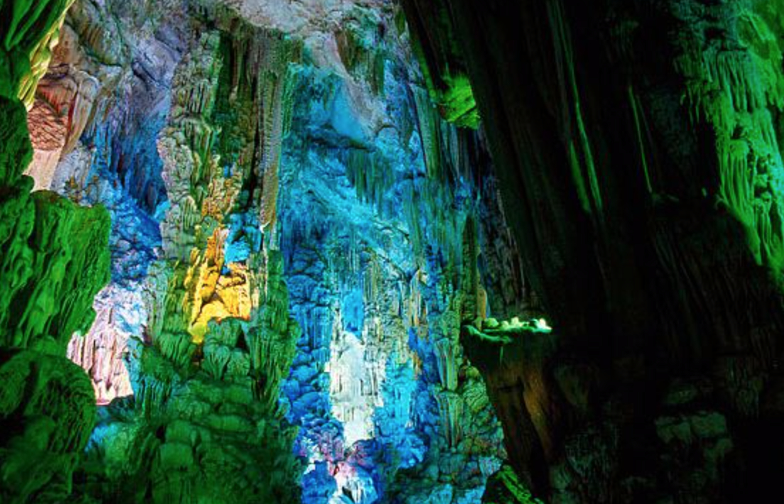  景区亿年钟乳石被盗 别让文明旅游像“比翼鸟”一样飞走