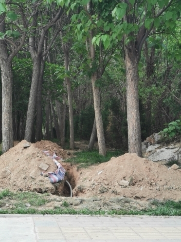 啄木鸟在行动:腊山河西路与银山路交叉口渣土裸露