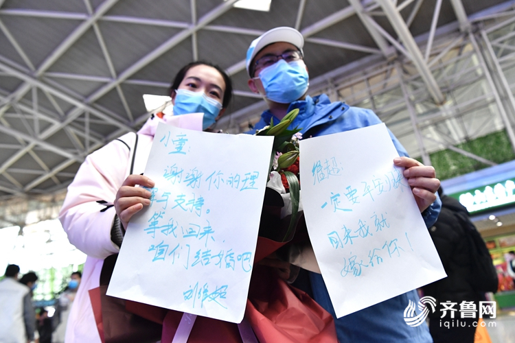 “回来我就嫁给你”，支援湖北推迟结婚 德州疾控刘维超机场浪漫求婚
