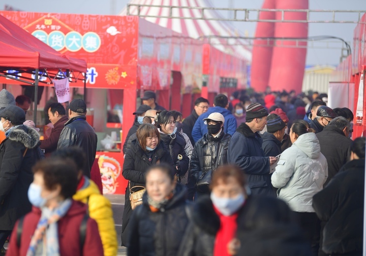农历新年临近，年货大集开张