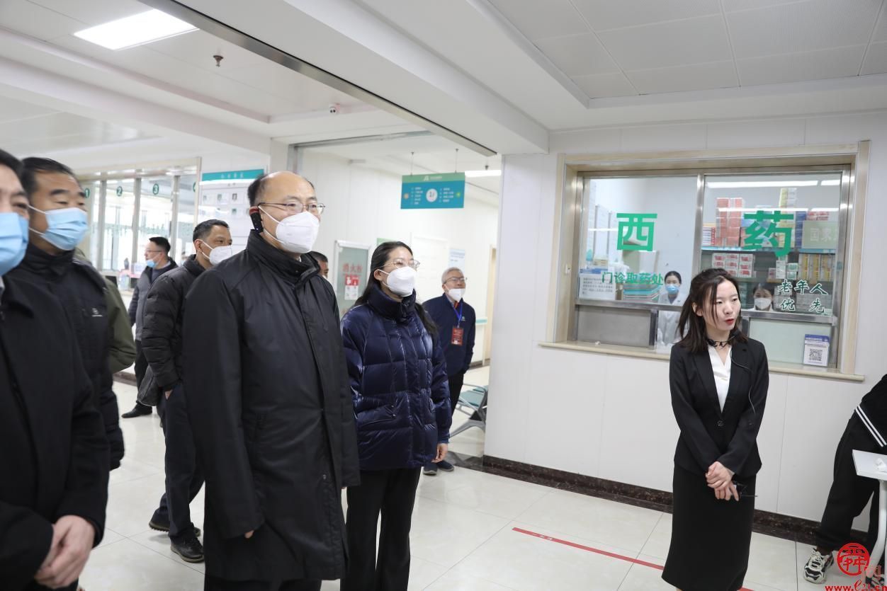 让“一刻钟便民生活圈”衔接家和城，“商量”调研组深入社区开展现场商量