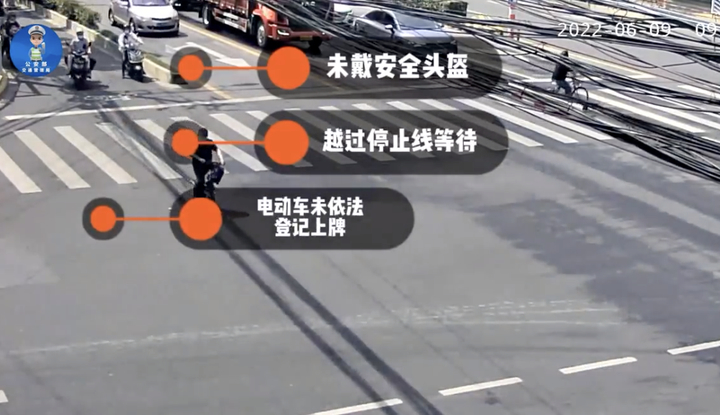 男子密集车流中闯红灯被撞身亡，被判负全责