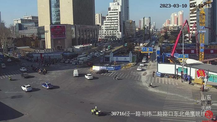 再辟生命通道！济南交警铁骑火速护送羊水破裂孕妇就医