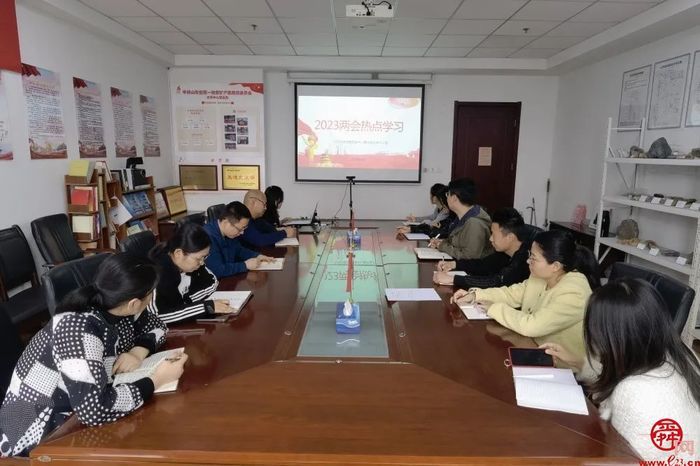山东省地矿局一院青年理论学习小组广泛组织开展集体学习
