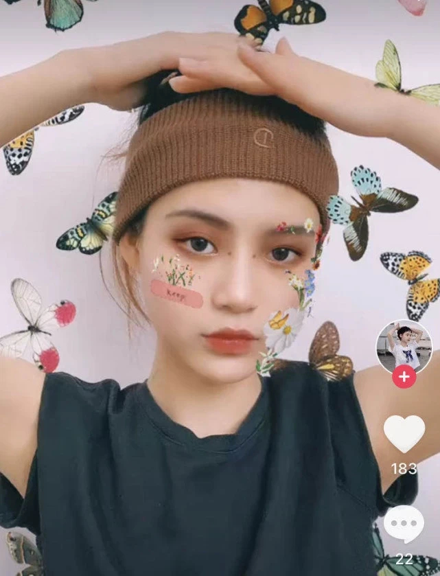 甜炸!郑恺和苗苗换上情侣头像 官宣后终于可以光明正大的秀恩爱了！