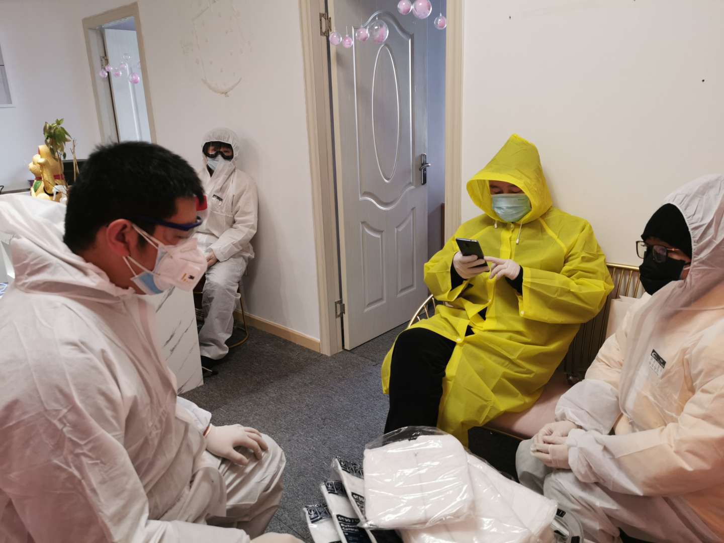 武汉对话｜疫情中的“摆渡人”：我们互为救命稻草