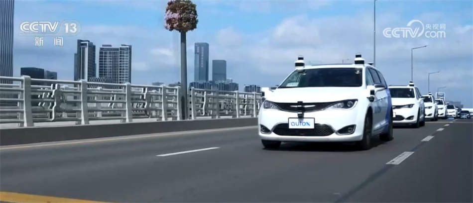 发展驶入“快车道” 中国正引领构建全球智能网联汽车标准体系