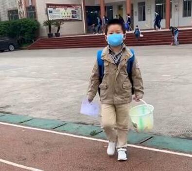 又有同学复学忘记教室在哪儿了！这次不是小学生，是高三小哥哥