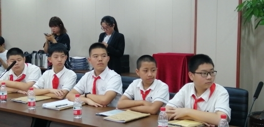 “法庭”里的思政课 历下区中学生走进律师楼