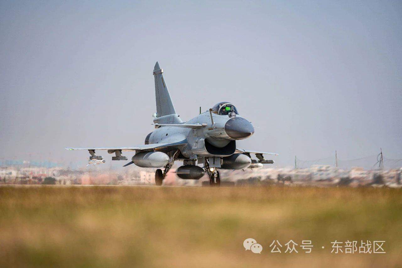 来了！东部战区陆海空军新年开飞高燃画面