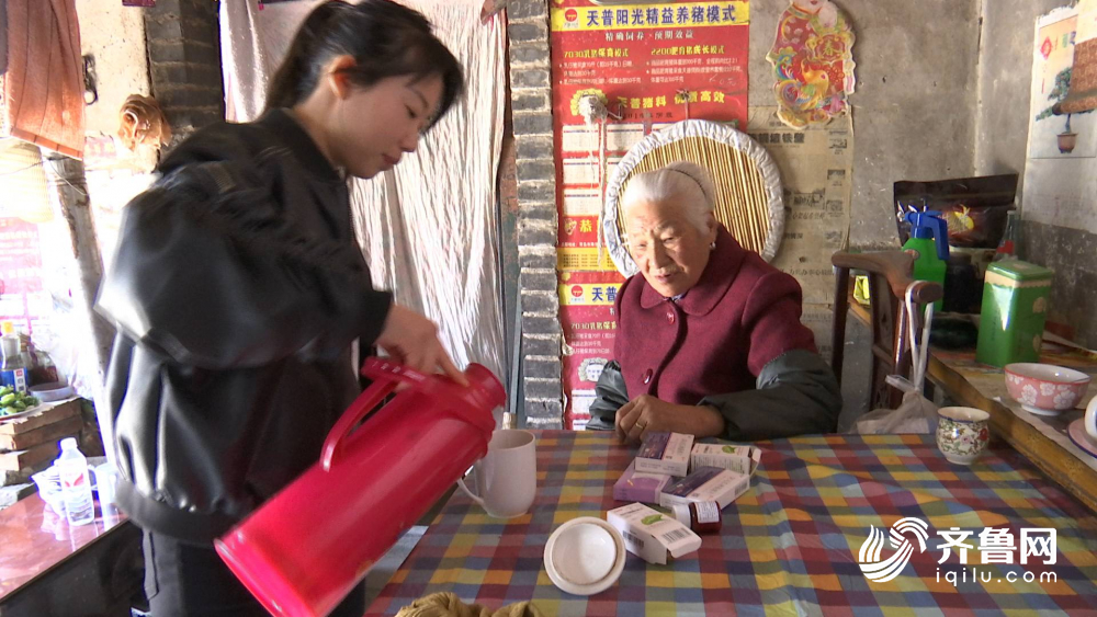 带着姥姥上直播 泰安这个“90后”带火了爱跳舞的“80后”