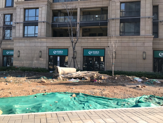 【啄木鸟在行动】历城区舜华南路玉兰花园附近有渣土覆盖不全