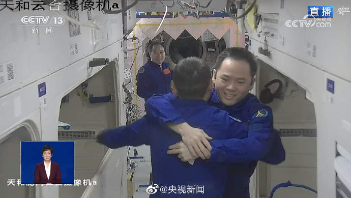 新房客入住！神十六乘组进驻空间站