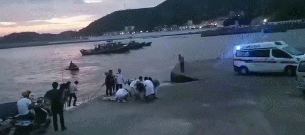 痛心！新人拍婚纱照被海浪卷走，已致2死1失联