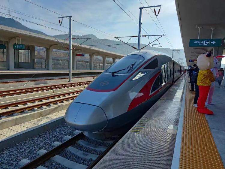 国内首条市域高铁济莱高铁正式运营通车